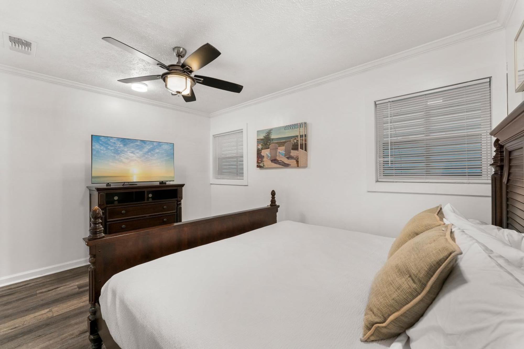 Holiday home Charming House! Just Steps From The Beach! Sleeps 8! By Dolce Getaways *